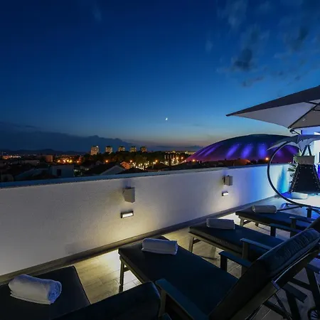 Luxury Lavie בית הארחה 4*