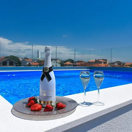 Pensjonat Luxury Lavie 4*