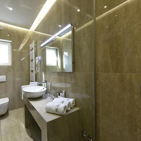Luxury Lavie בית הארחה 4*