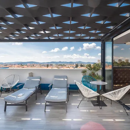 Luxury Lavie בית הארחה 4*