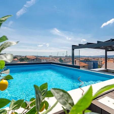 Luxury Lavie זאדאר