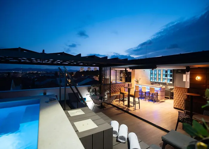 Πανσιόν Luxury Lavie